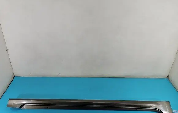 Foot area side trim