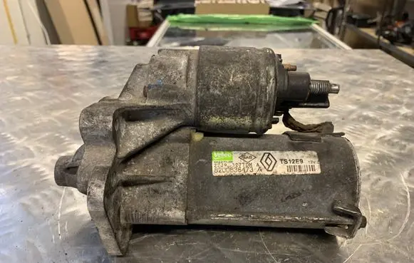 Renault Megane III Starter motor 8200836473 8200836473A
