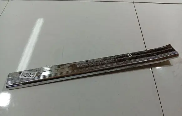 Mercedes-Benz CLS C219 Front sill trim cover A2196800135