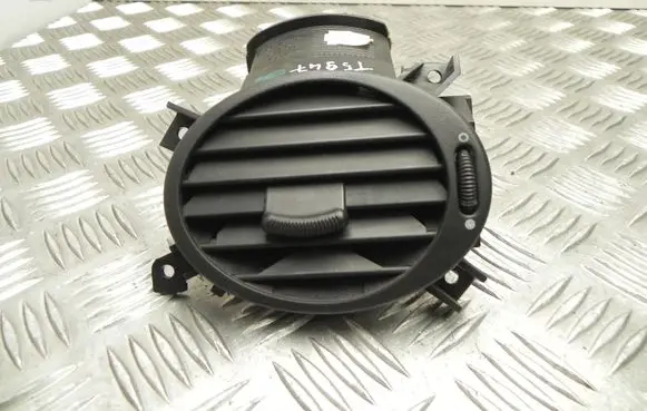 Rear air vent grill