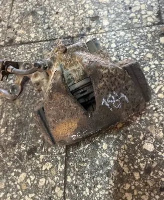 Opel Zafira A Front brake caliper