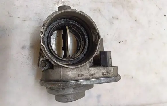 Volkswagen Golf IV Throttle valve 038128063G B6779