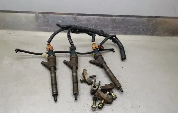 Toyota Yaris Fuel injectors set 0445110085 2367033010