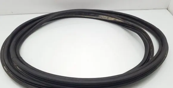 Renault Clio III Trunk rubber seal (body) 