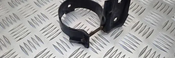 Volkswagen PASSAT B3 Fuel filter bracket/mount holder 