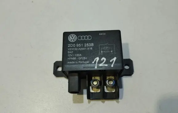 Volkswagen Touareg I Fuse module 2D0951253B