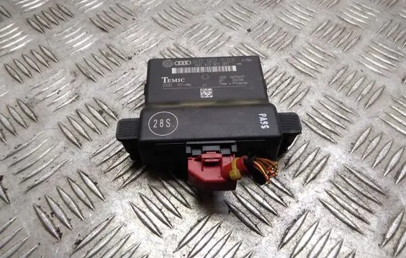 Volkswagen Golf V Gateway control module 1K0907530F 1K0907951