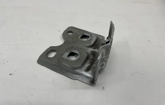 Mercedes-Benz GLA H247 Fender mounting bracket A1778802200