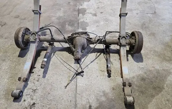 Volkswagen Amarok Rear axle beam with reductor