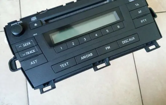 Toyota Prius (XW30) Radio/CD/DVD/GPS head unit 8612047331 NE70717