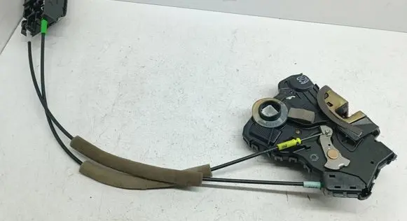 Toyota Corolla E120 E130 Front door lock F145 UR2 UR1