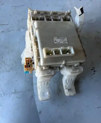 Toyota Prius (NHW20) Fuse module 8273047290 702125031