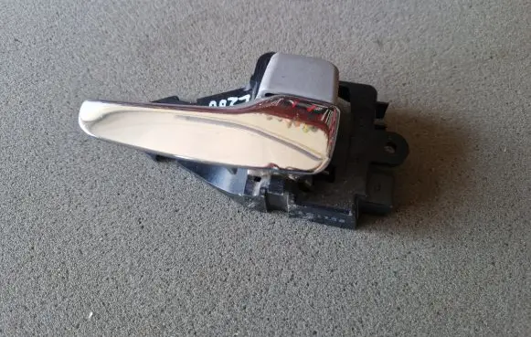 Mitsubishi L200 Front door interior handle 