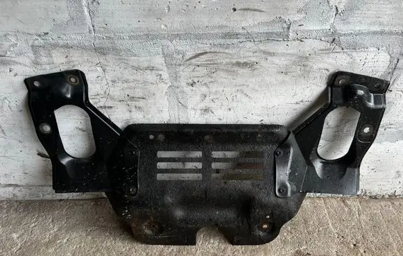 Toyota Hilux (AN10, AN20, AN30) Front bumper skid plate/under tray