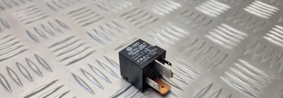 Volkswagen Golf V Other relay 3D0951253A