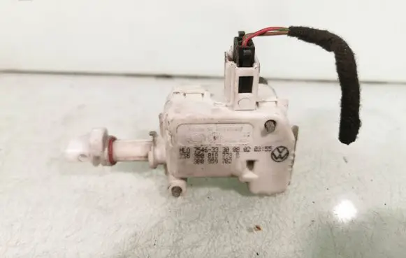 Volkswagen PASSAT B5.5 Central locking motor 3B0810773B 3B0959782