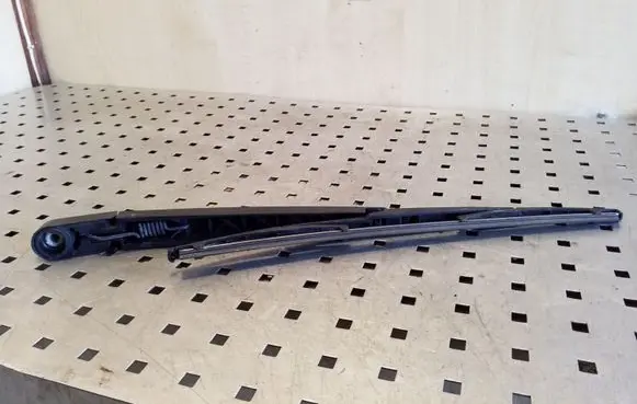 Hyundai Santa Fe Rear wiper blade arm