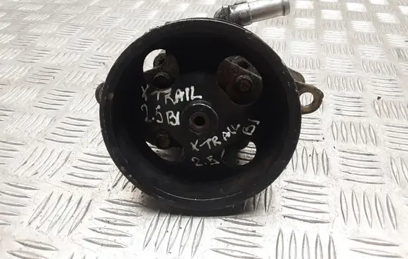 Nissan X-Trail T30 Power steering pump 8H305