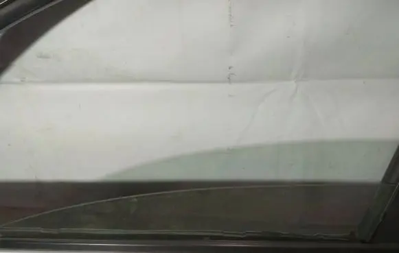 Nissan Primera Front door window glass four-door as2