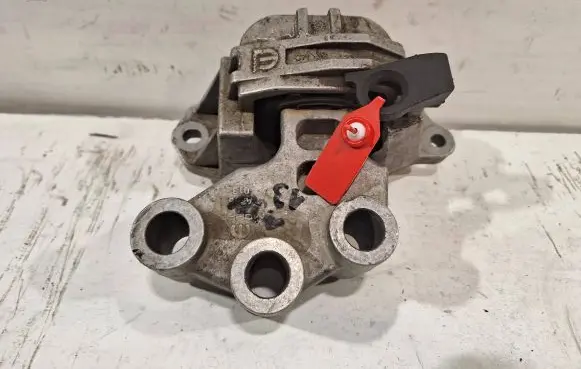 Engine mount vacuum valve