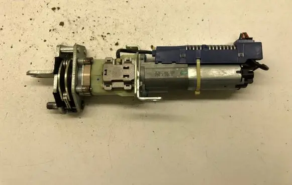 Volkswagen PASSAT B6 Tailgate hydraulic pump motor 3C9827384C E5050105C