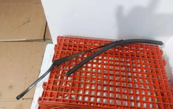 Mercedes-Benz E W212 Front wiper blade arm A2128201344