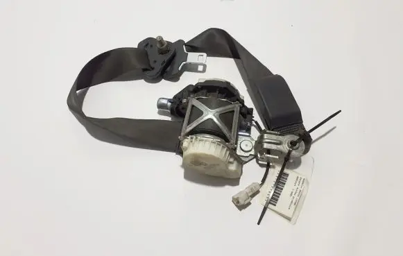 Renault Clio III Front seatbelt 8200683962