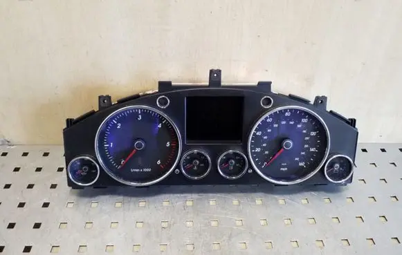Volkswagen Touareg I Speedometer (instrument cluster) 7L6920981M 0263655608