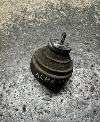 Seat Alhambra (Mk1) Engine mount bracket