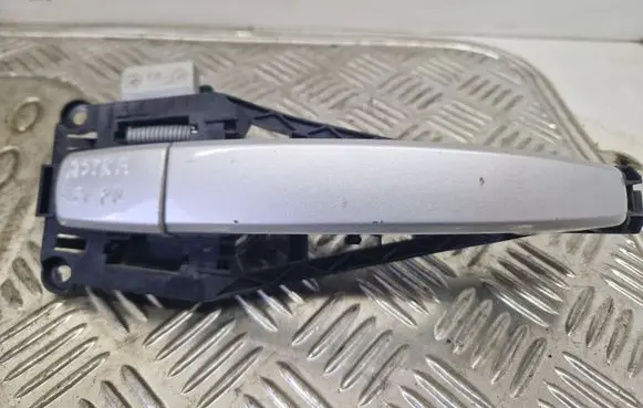 Opel Astra H Front door exterior handle 24463524