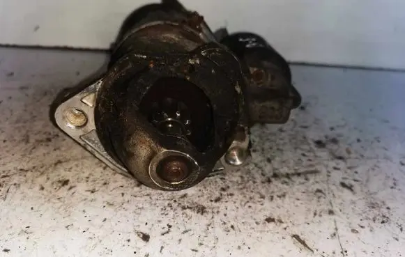 Volkswagen PASSAT B5 Starter motor 1005821933