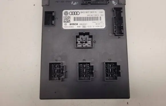 Audi A4 S4 B8 8K Comfort/convenience module 8K0907063N 09025001 F005V00852