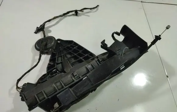 Ford Focus Front door lock
