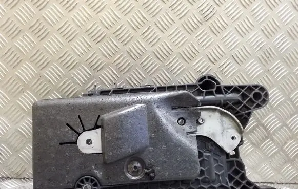 Battery tray