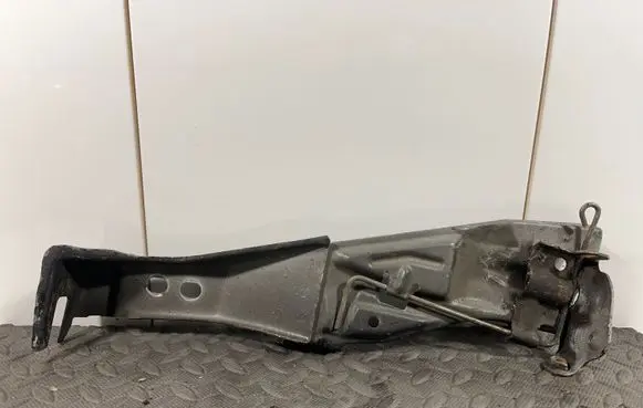 Audi A6 S6 C4 4A Radiator mount bracket 4A0805807