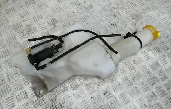 Fiat 500X Windshield washer fluid reservoir/tank