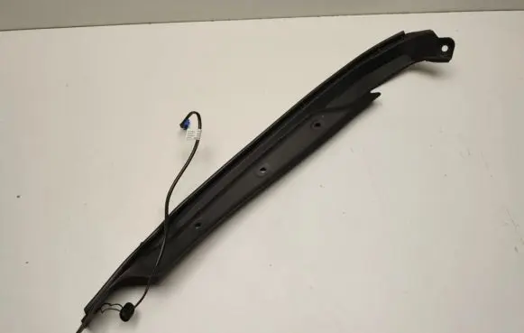 Mercedes-Benz GL X166 Tailgate/trunk side cover trim A1668700651
