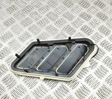 Citroen Berlingo Quarter panel pressure vent 9818353980