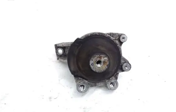 Honda CR-V Engine mount bracket