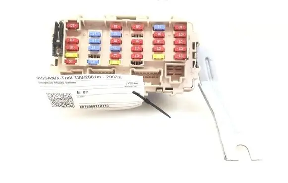 Nissan X-Trail T30 Fuse module 