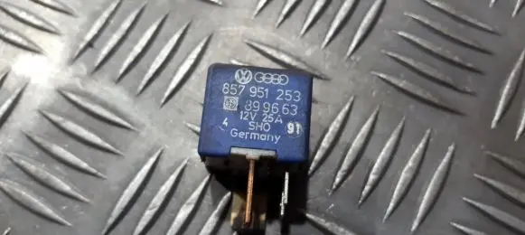 Volkswagen Golf III Other relay 857951253 899663