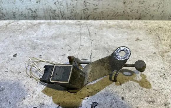 Headlight/headlamp level sensor