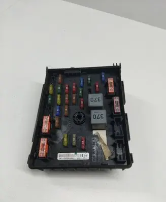 Volkswagen PASSAT B7 Fuse module 63595744
