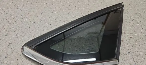 Ford Fusion II Rear side window 43R004529