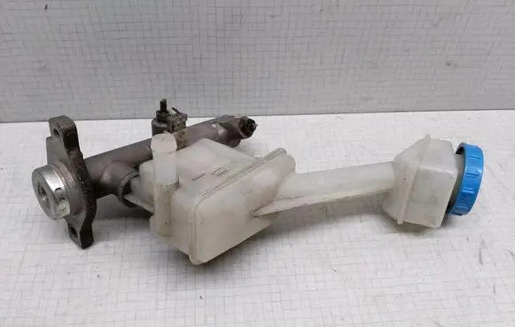 Nissan Primera Master brake cylinder