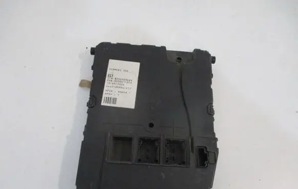 Renault Megane II Central body control module 8200309689