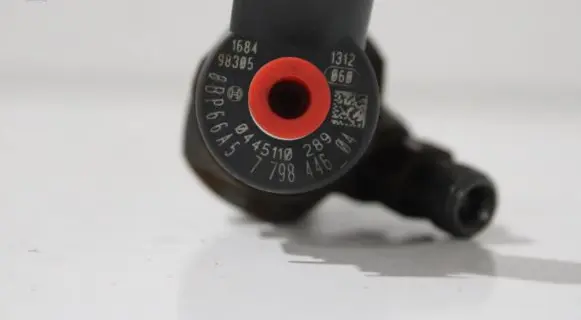 BMW 1 E81 E87 Fuel injector 7798446 0445110289