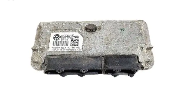 Volkswagen Golf V Engine control unit/module 03C906024BD