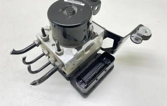 Volvo XC60 ABS Pump 31423348