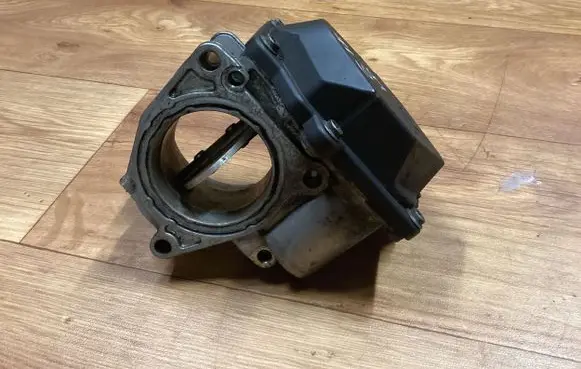 Volkswagen PASSAT B6 Throttle valve 03G128063A
